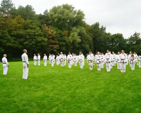 De hele groep staat opgesteld voor de slotceremonie